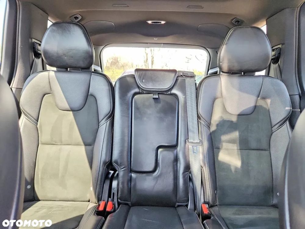 Volvo XC 90 T8 AWD Plug-In Hybrid Momentum 7os - 10