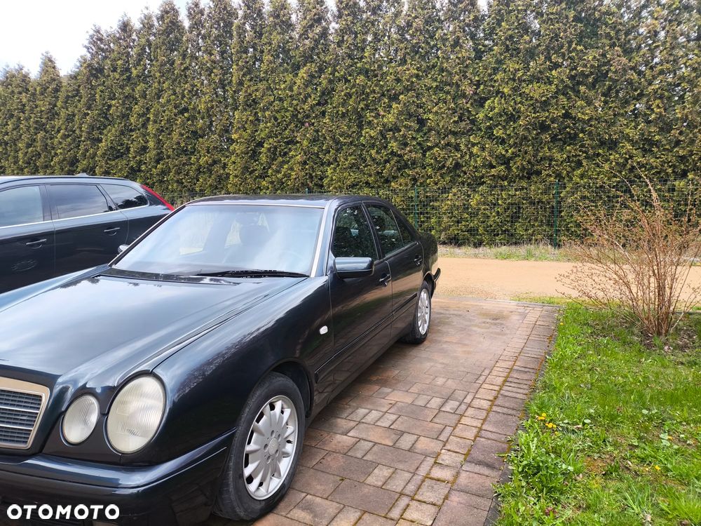 Mercedes-Benz Klasa E 200 Elegance - 2