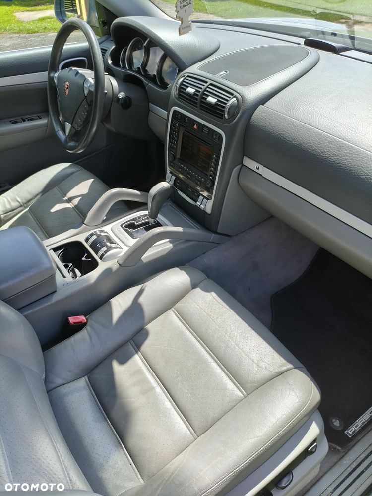Porsche Cayenne - 12