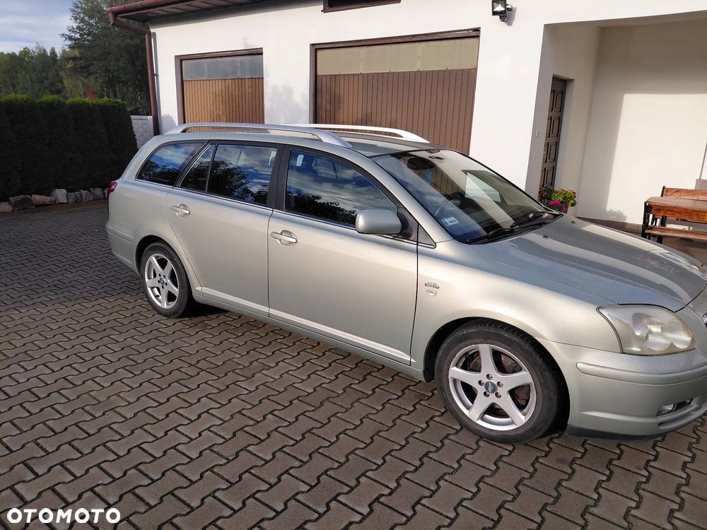 Toyota Avensis - 2