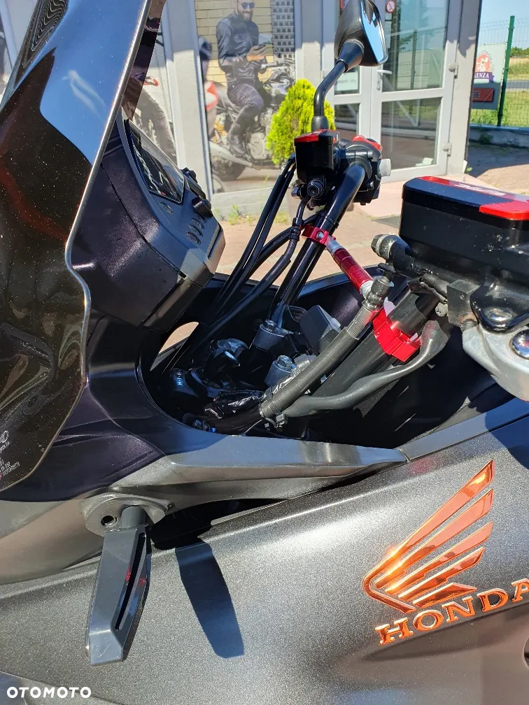Honda VFR - 10