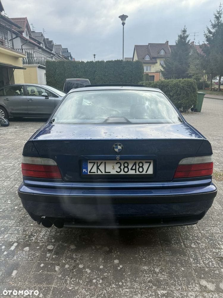 BMW Seria 3 316i - 4