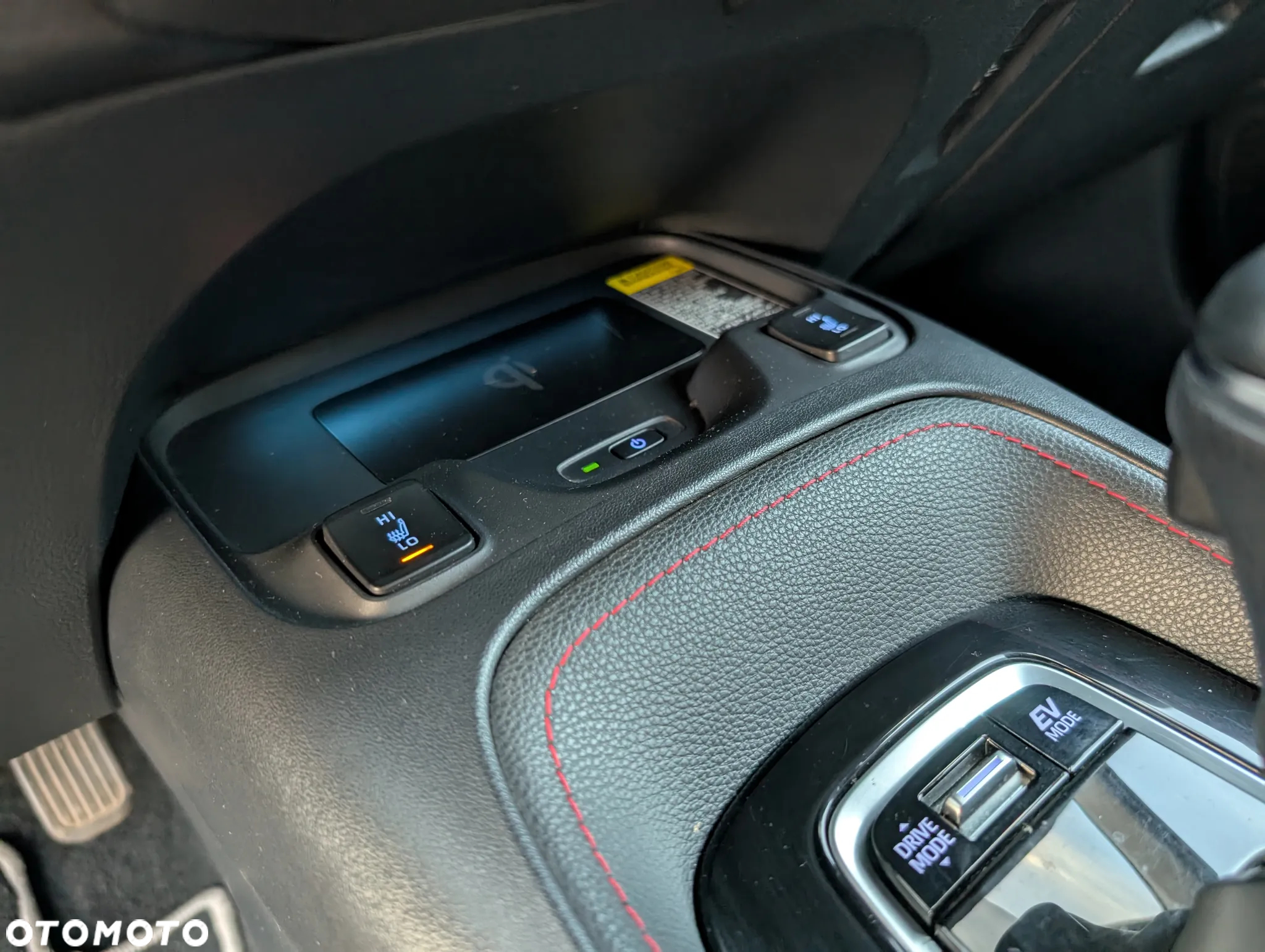 Toyota Corolla 1.8 Hybrid Executive - 16