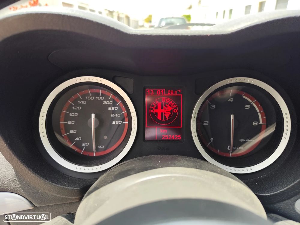Alfa Romeo 159 Sportwagon 1.9 JTDm 16V TI - 11
