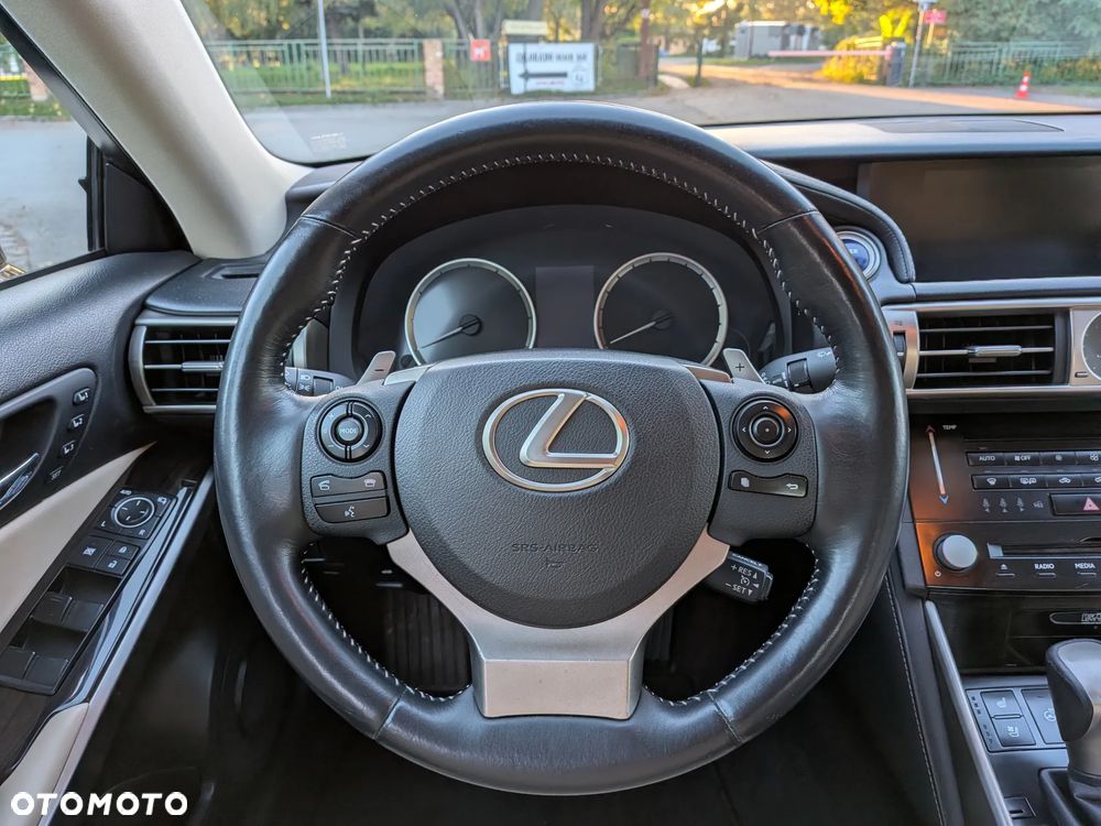 Lexus IS 300h Prestige - 23
