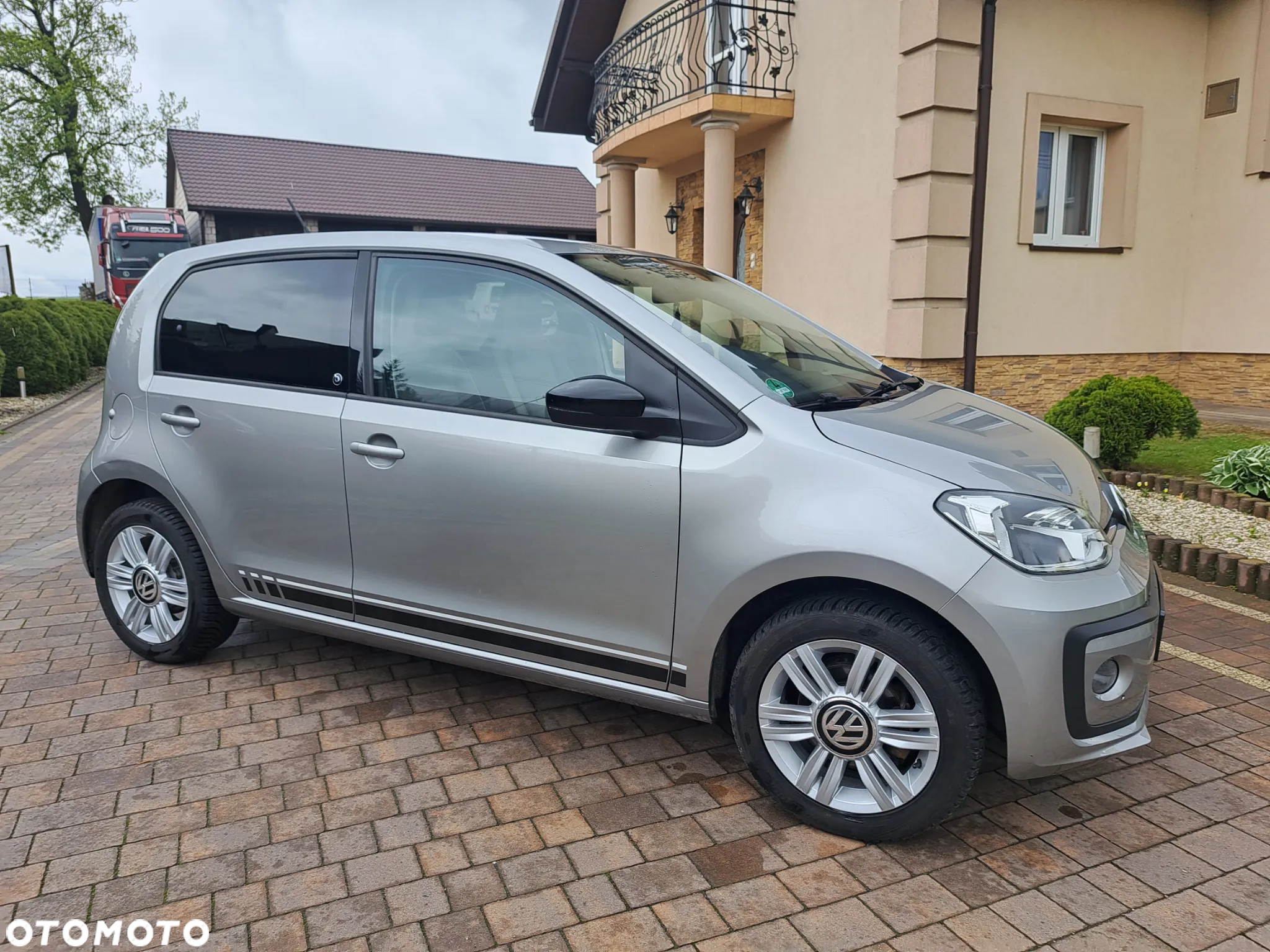 Volkswagen up! (BlueMotion Technology) beats - 25