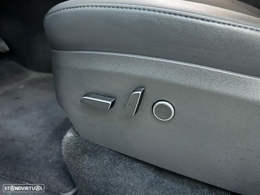 Tesla Model Y Long Range Dual Motor AWD - 16