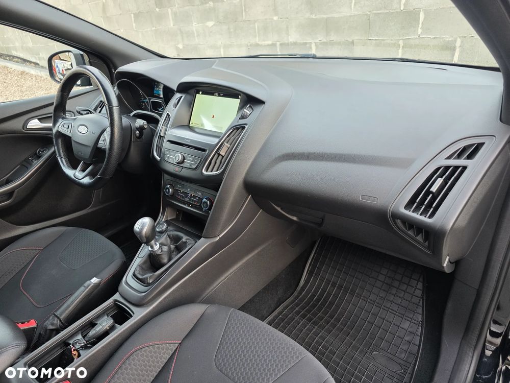 Ford Focus SW - 31