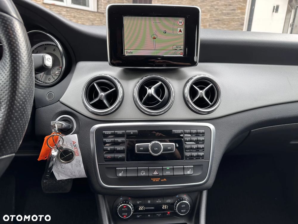 Mercedes-Benz GLA 200 7G-DCT - 17