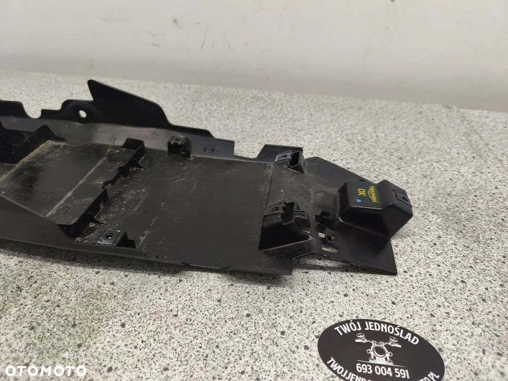 Nadkole, wypełnienie zadupka Triumph Trident 660 2022 - 13