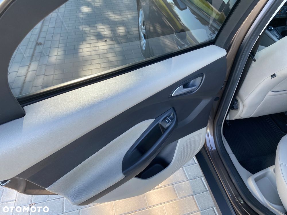 Ford Focus 1.6 Trend - 17