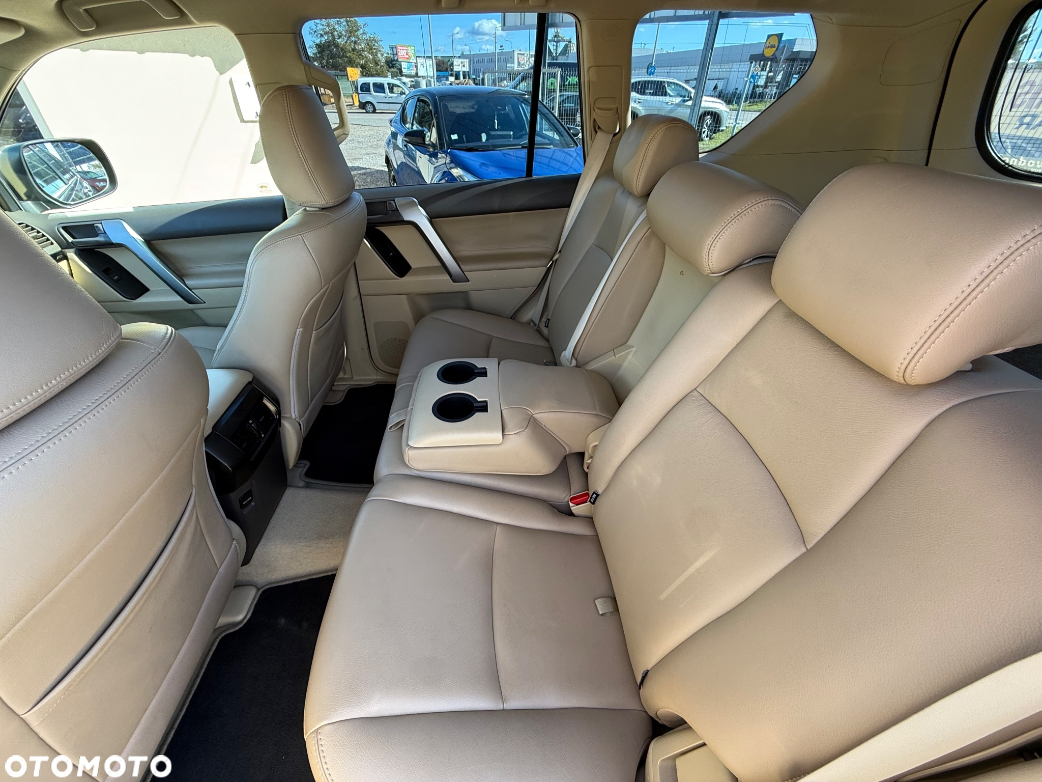Toyota Land Cruiser - 16