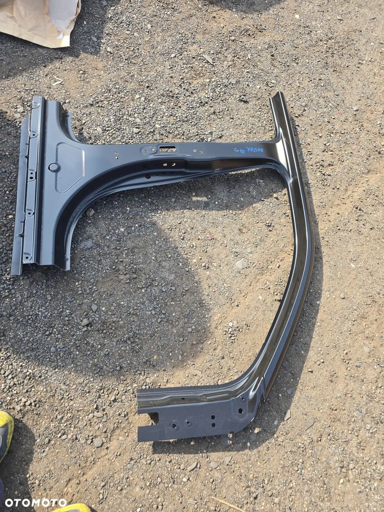 Próg prawy słupek srodkowy dacia duster  III - 2