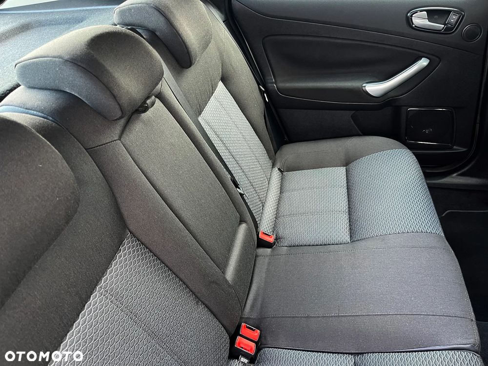 Ford Mondeo 2.0 Ghia - 28