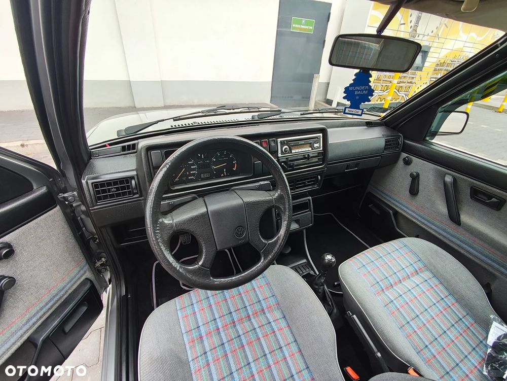 Volkswagen Golf 1.3 - 12