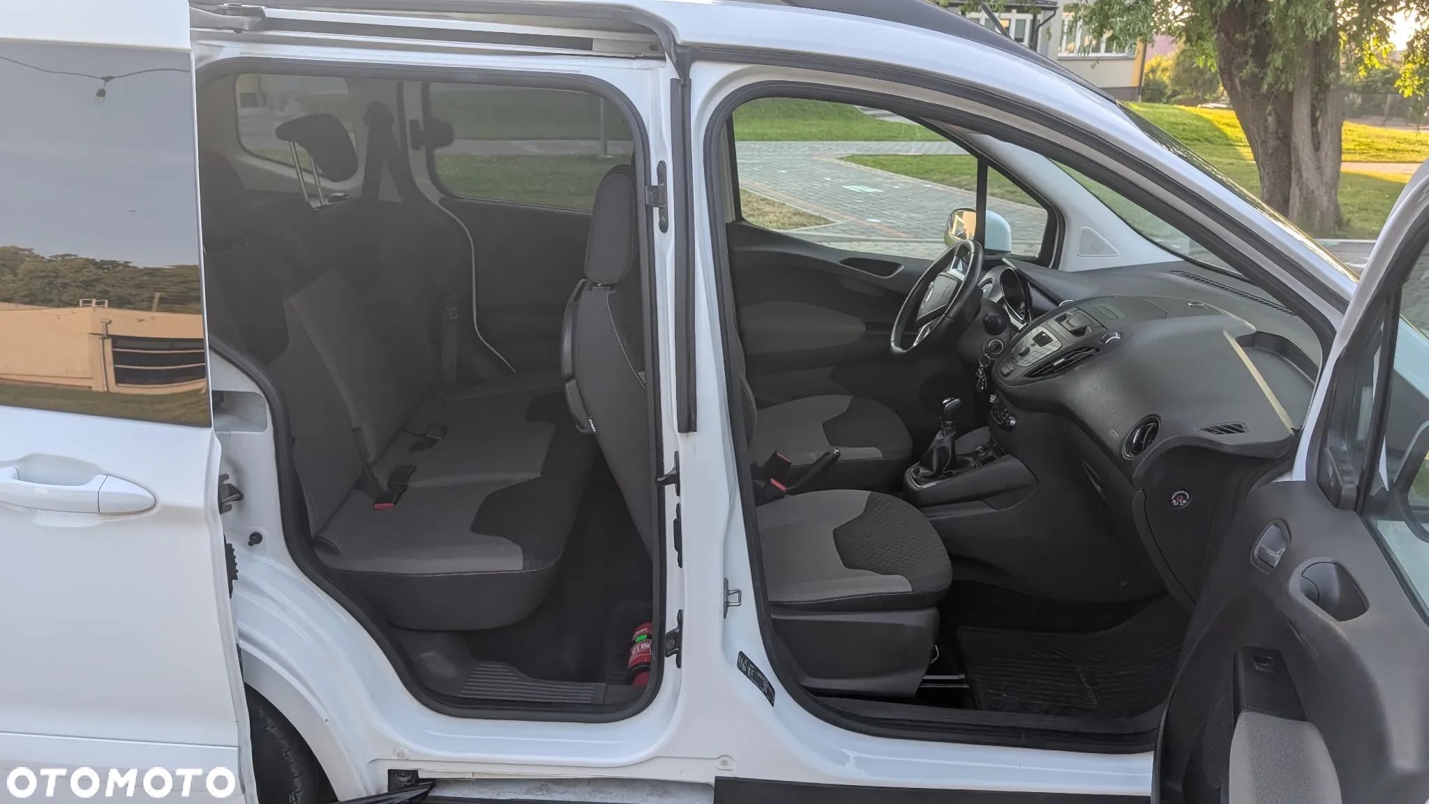 Ford Tourneo Courier 1.0 EcoBoost Titanium - 14
