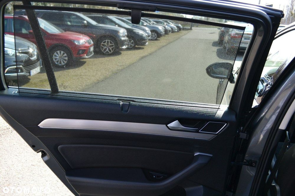 Volkswagen Passat - 11