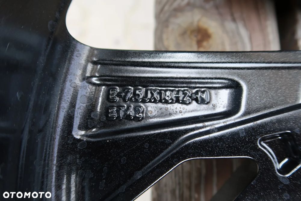 AD16 Felga Audi A3 8y0601025AB 7,5x18et42 - 5