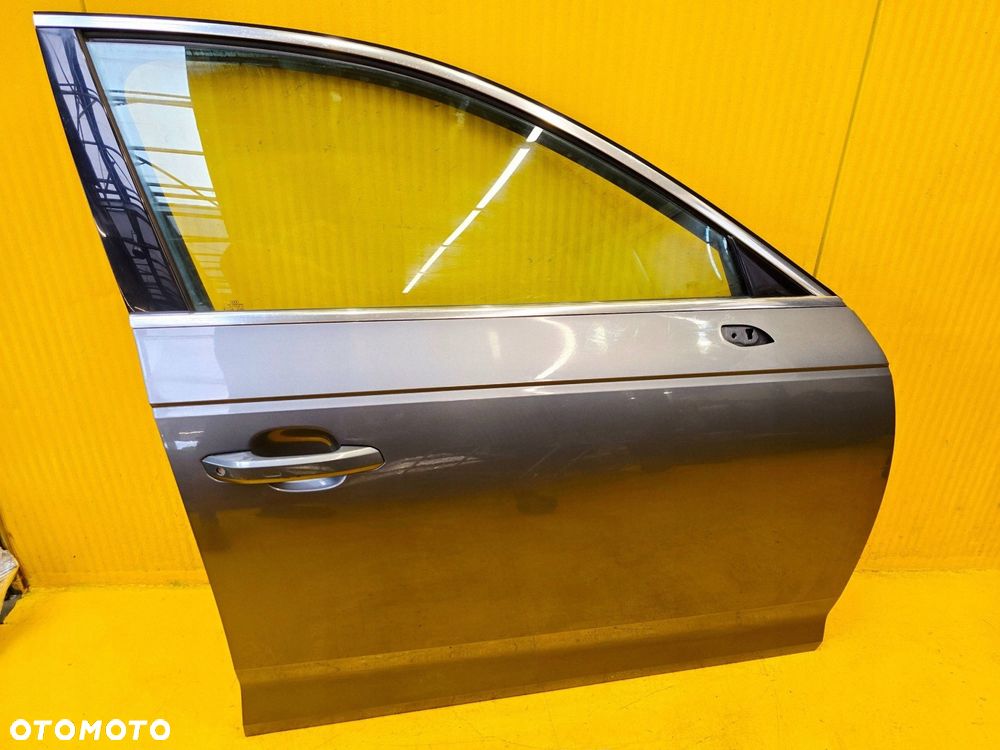 Audi A4 B9 DRZWI PRZÓD PRZEDNIE PRAWE LX7R 15-19r.