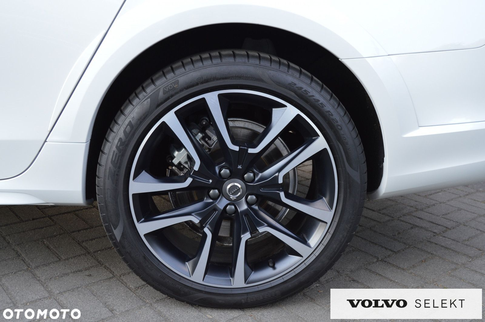 Volvo V90 Cross Country - 12