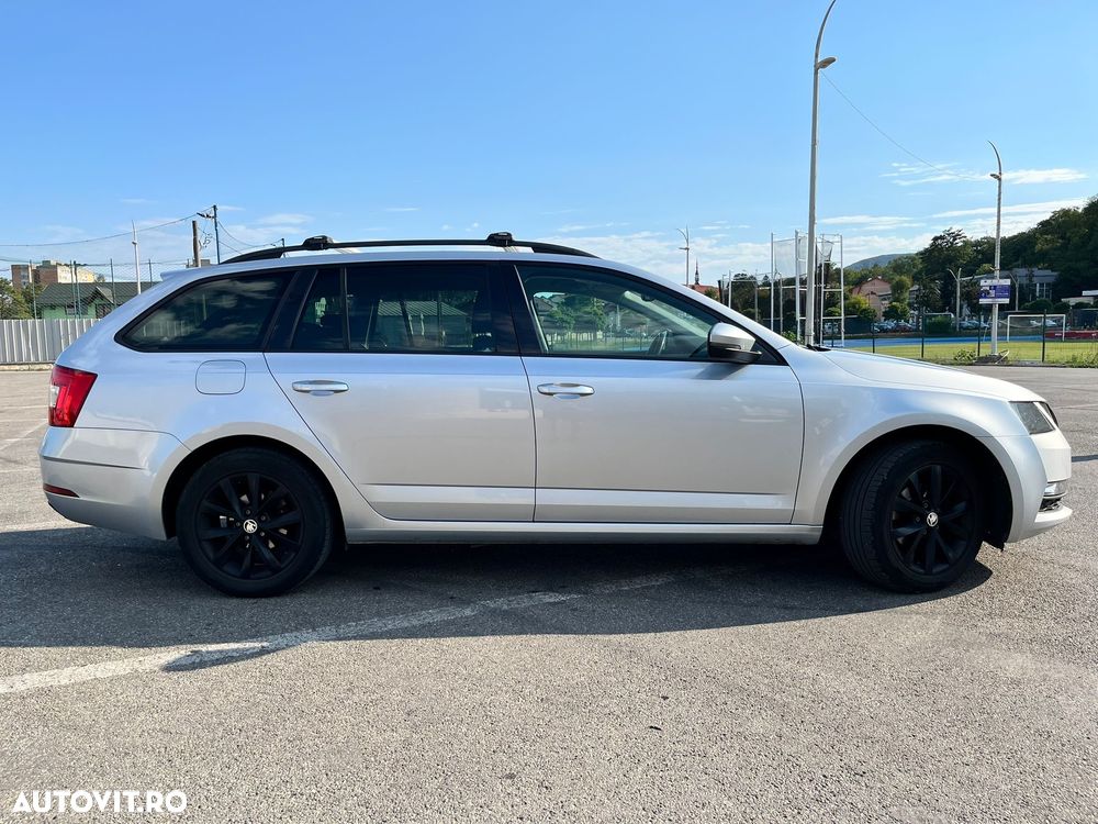 Skoda Octavia Combi Diesel 1.6 TDI DSG Ambition - 4