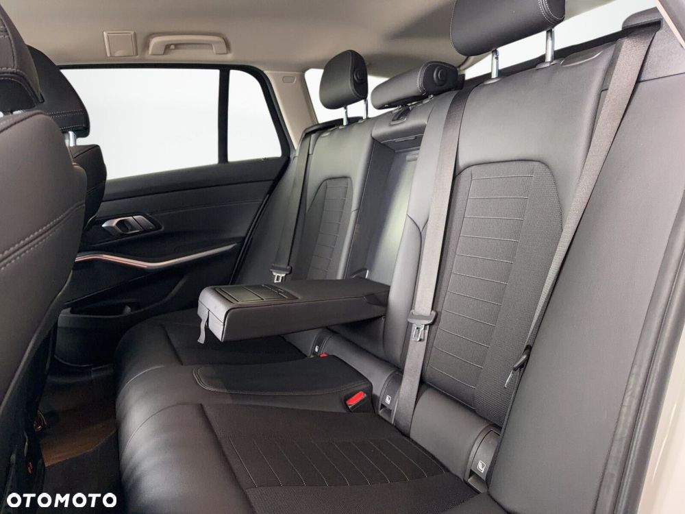 BMW Seria 3 - 16