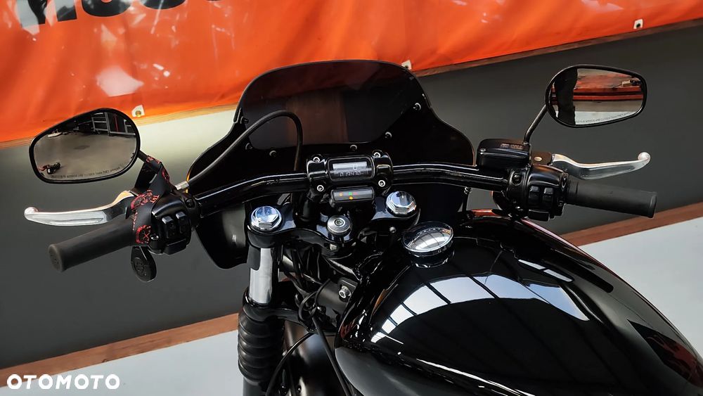 Harley-Davidson Softail Street Bob - 11