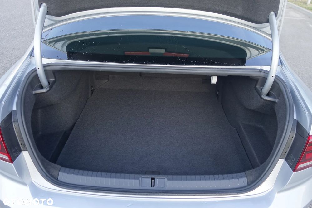 Volkswagen Passat 2.0 TDI EVO Business - 12
