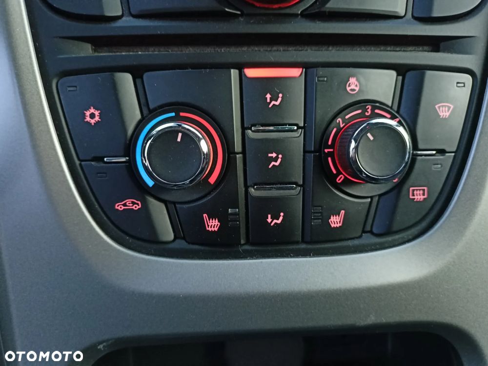 Opel Astra 1.4 Turbo 150 Jahre - 24