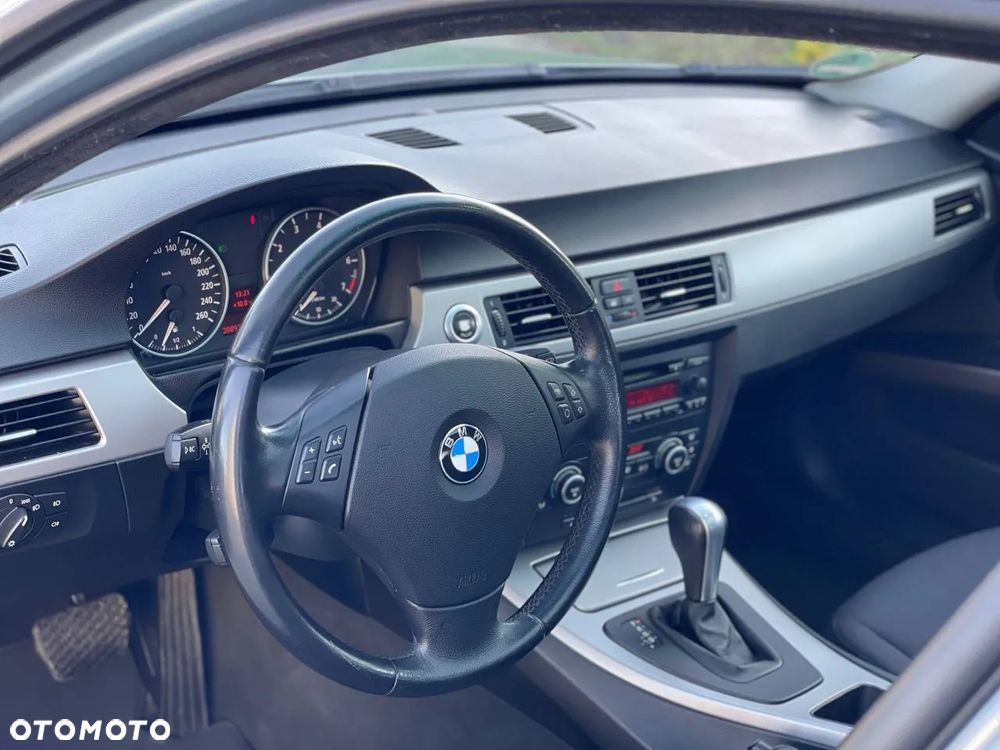 BMW Seria 3 ver-320i-touring - 7