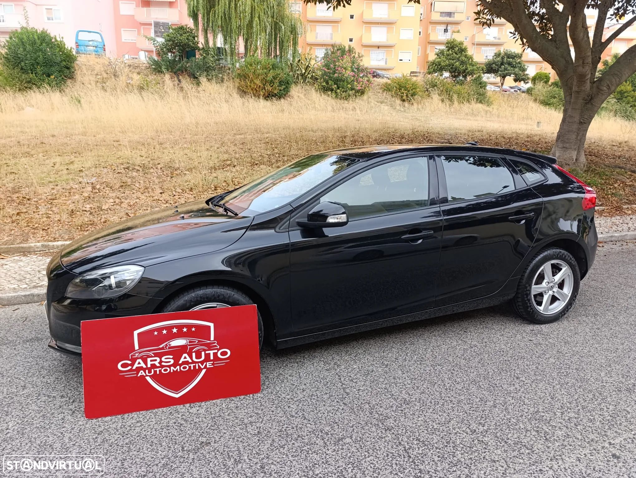 Volvo V40 2.0 D3 Momentum - 1