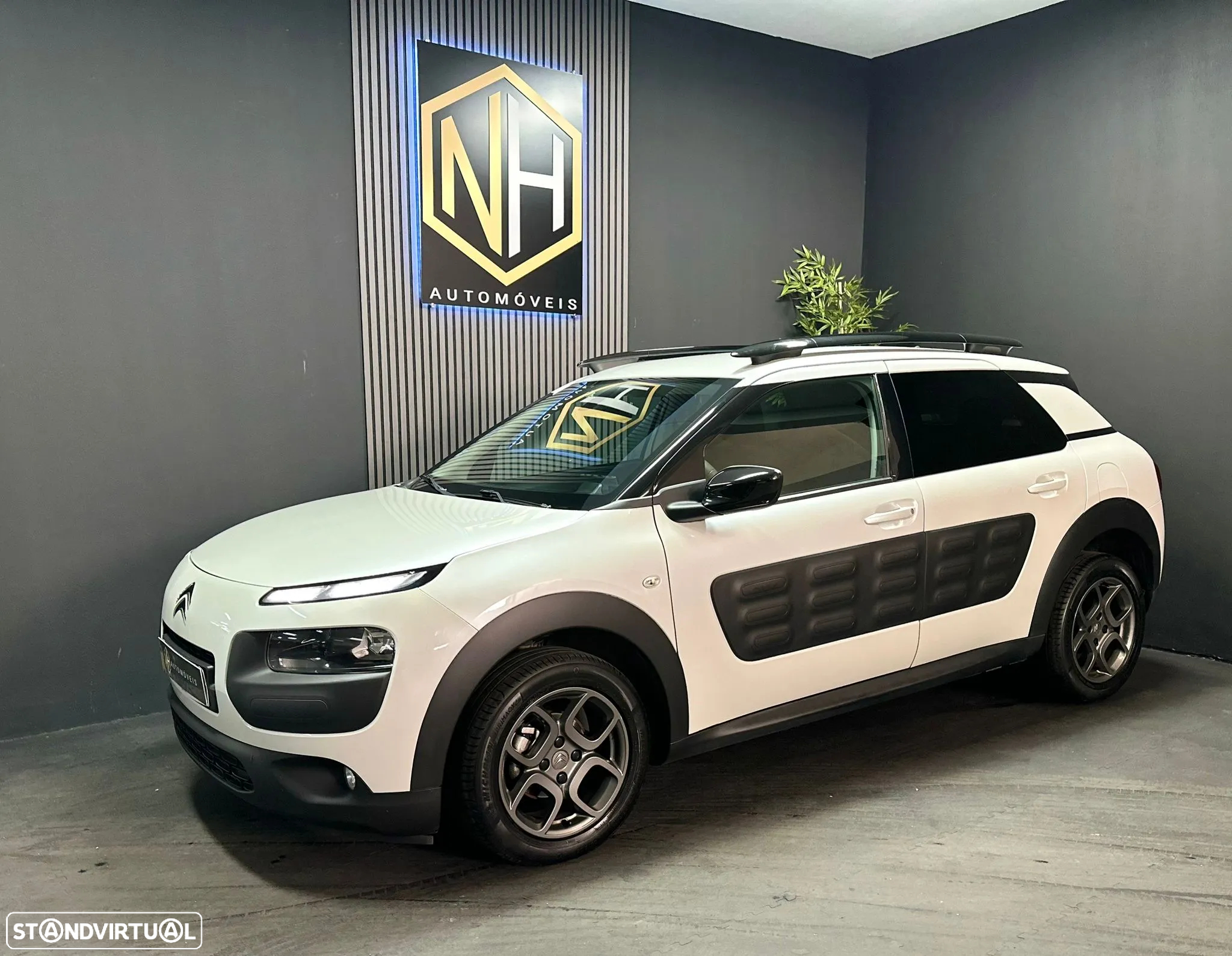 Citroën C4 Cactus 1.2 PureTech Shine EAT6 - 2