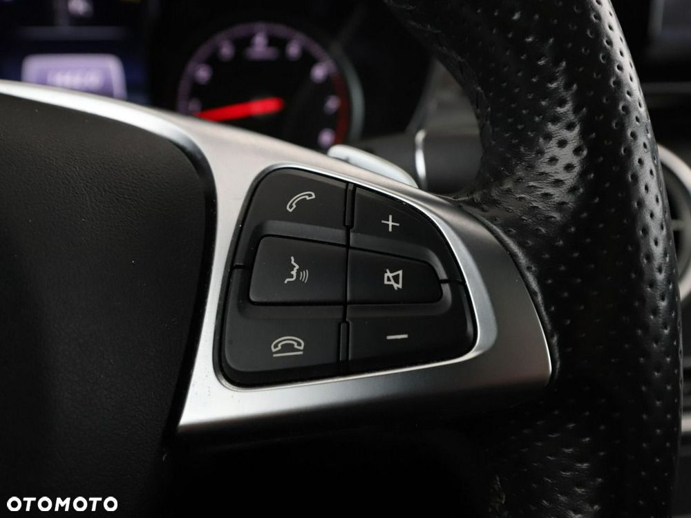 Mercedes-Benz Klasa C 180 9G-TRONIC AMG Line - 31