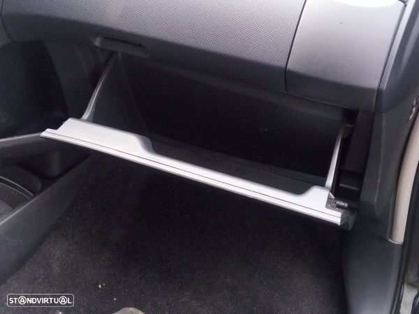 Porta Luvas Toyota Yaris (_P9_) - 6