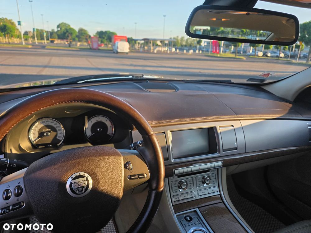 Jaguar XF 3.0 V6 D Premium Luxury - 28