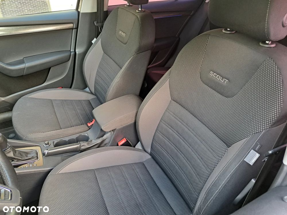 Skoda Octavia Scout 2.0 TDI 4x4 DSG - 9