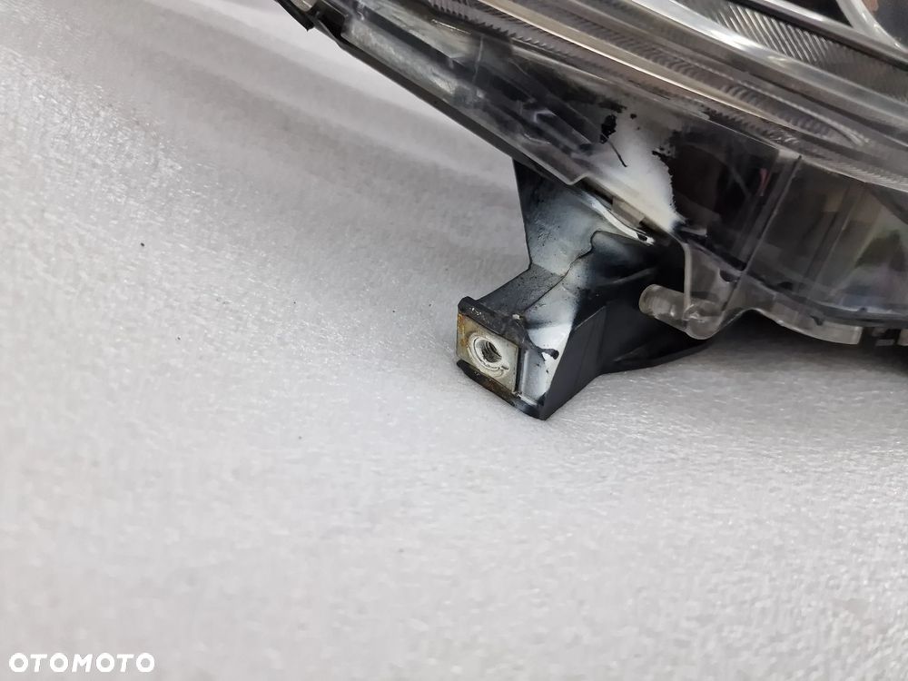 TOYOTA SIENNA SE 15- PRAWA LAMPA PRZEDNIA PRZÓD , NR AUKCJI LA317 - 7