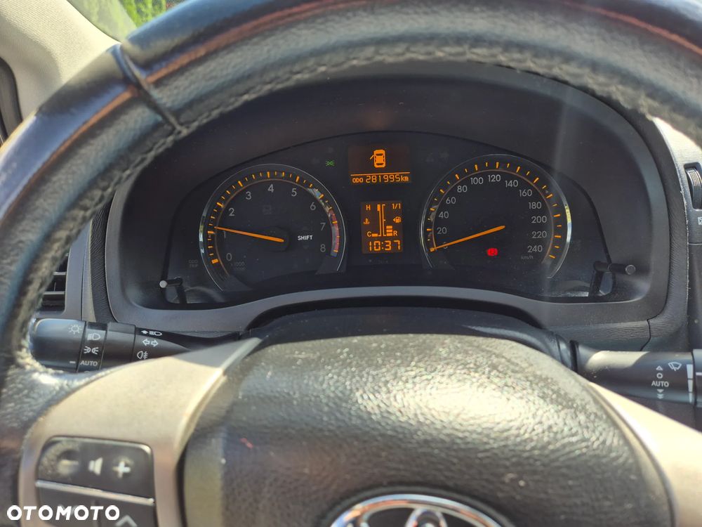 Toyota Avensis 1.8 Sol - 11