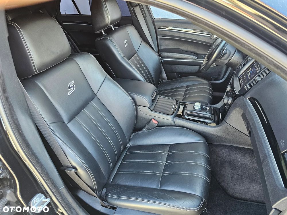 Chrysler 300s - 13