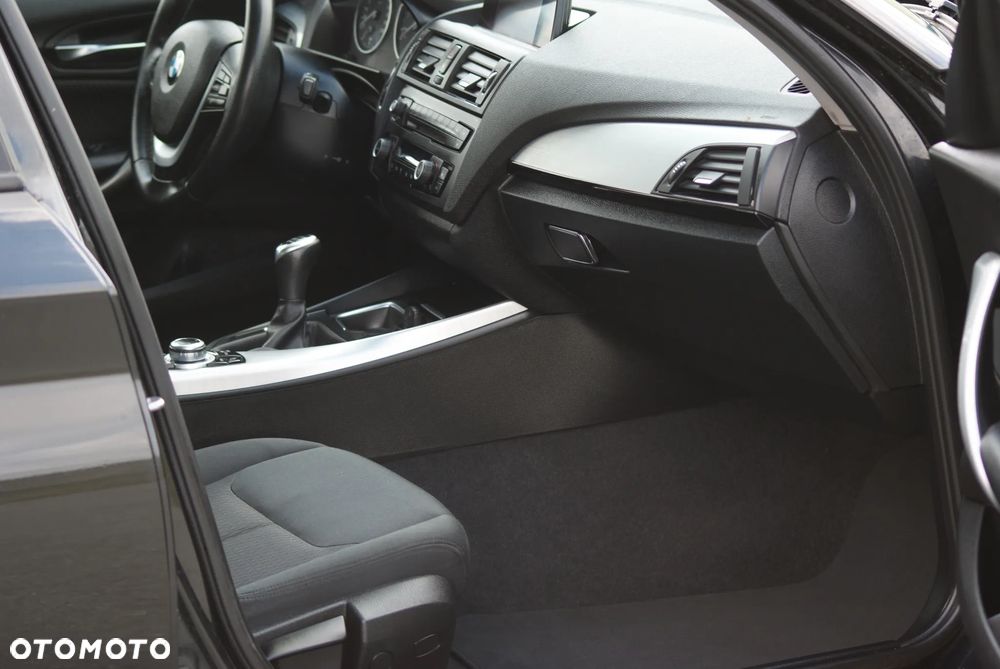 BMW Seria 1 116i - 8