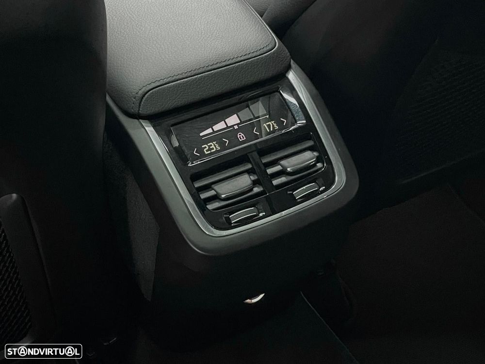 Volvo XC 60 - 30