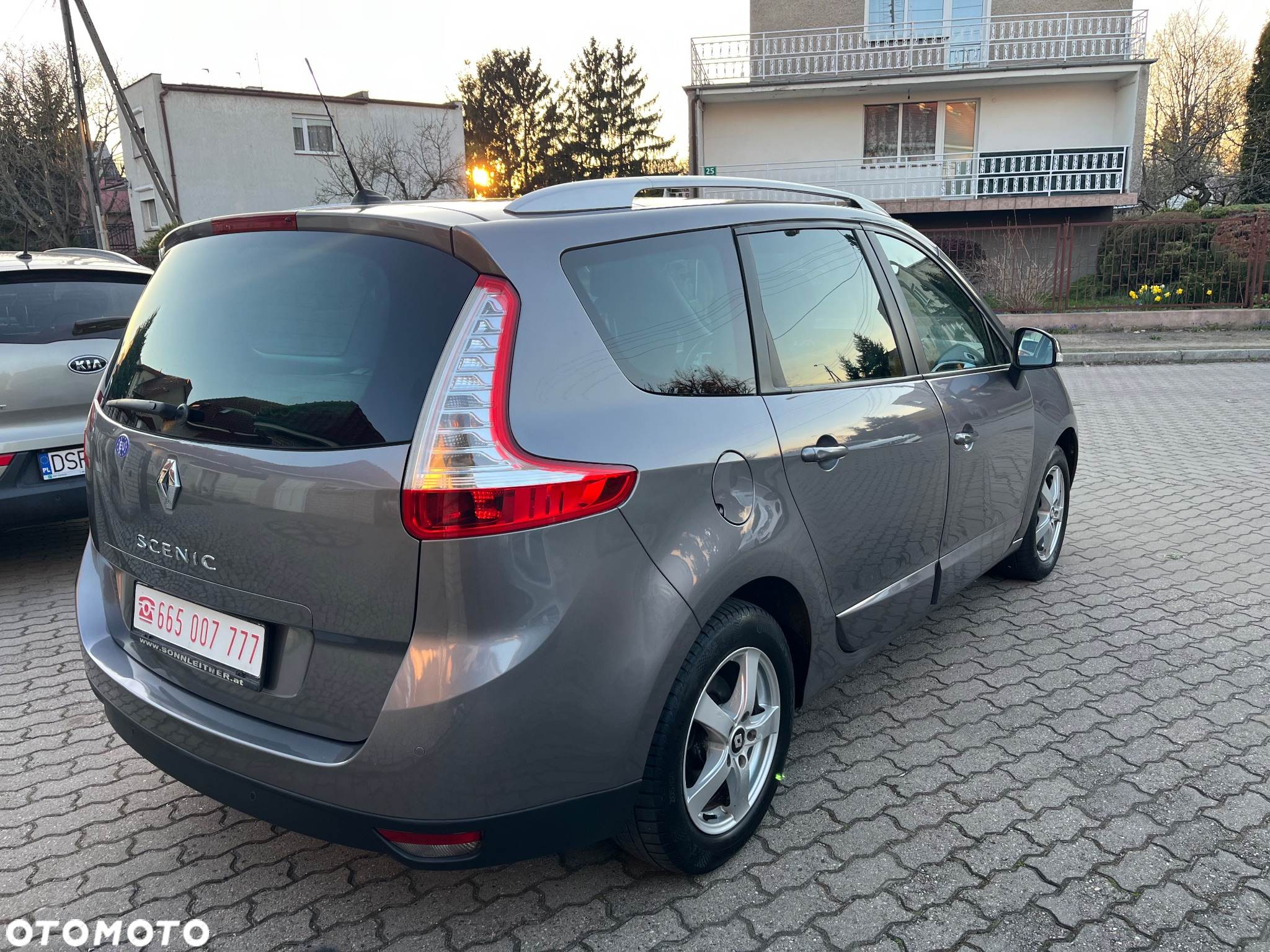 Renault Grand Scenic 1.6 16V 110 Paris - 16