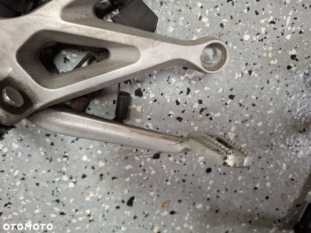 Triumph Street Triple 765 set podnóżek dźwignia - 6