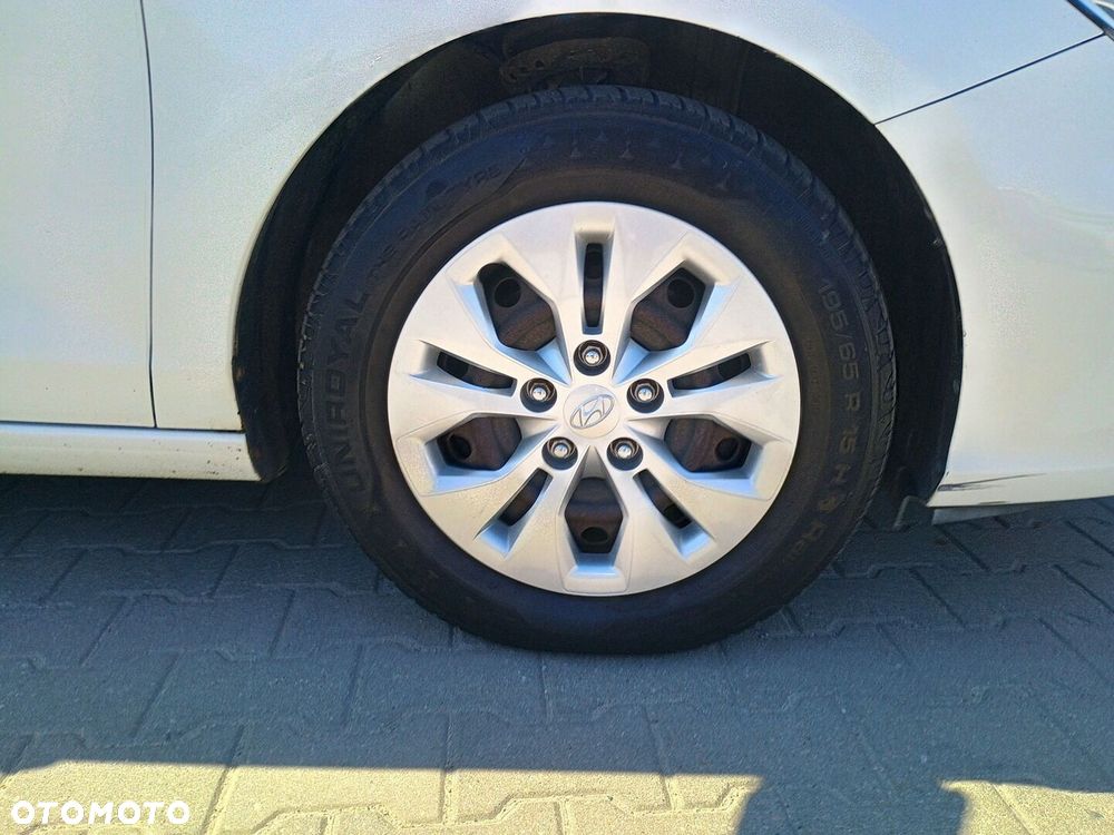 Hyundai i30 1.6 D Classic + - 9