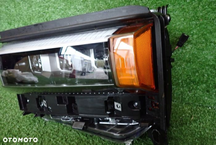 TOYOTA LAND CRUISER J250 J25 24- lampa lewa przednia przód - 2