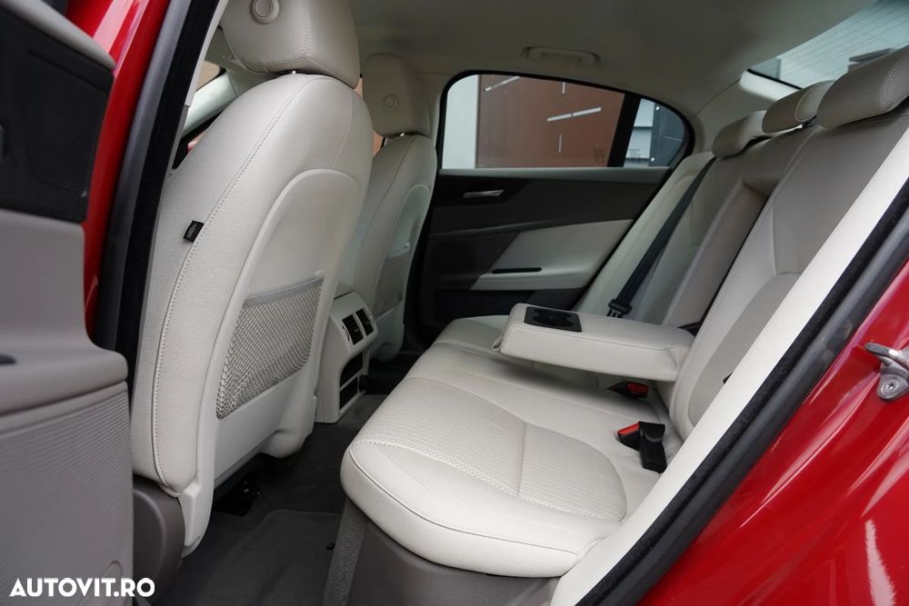 Jaguar XE - 3