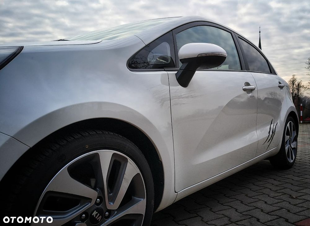Kia Rio - 10