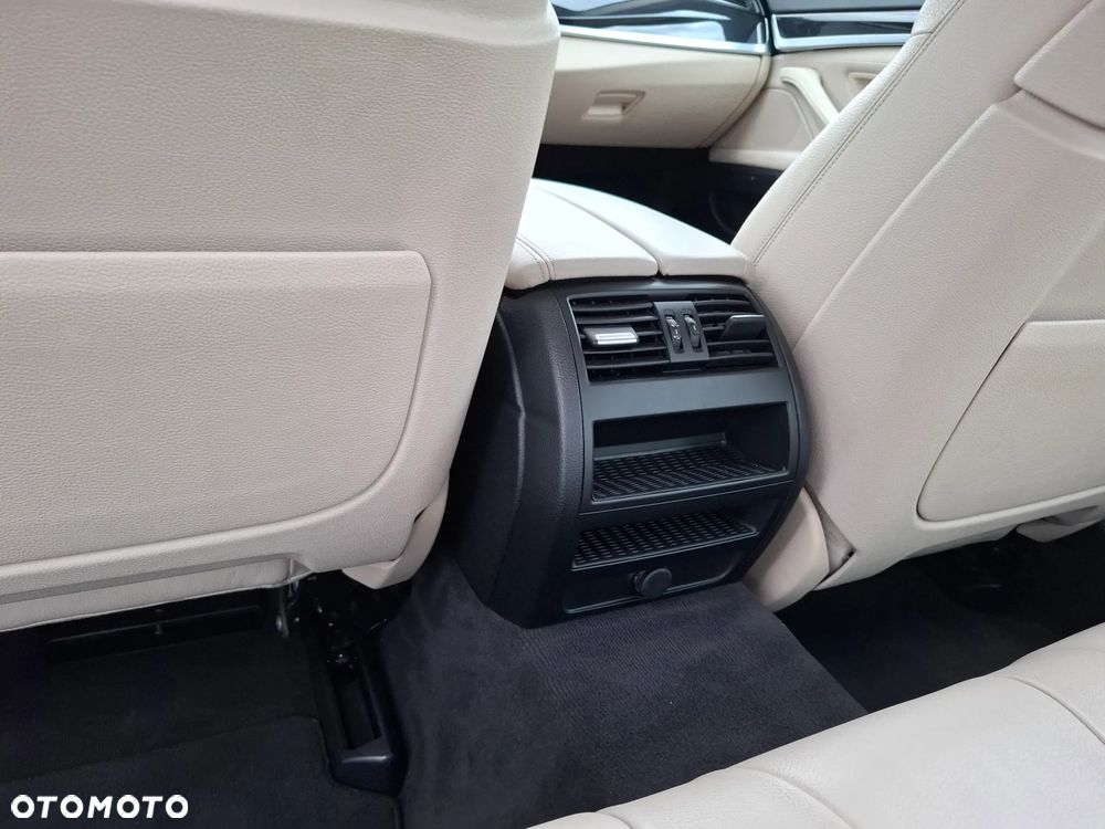 BMW Seria 5 525d xDrive - 22