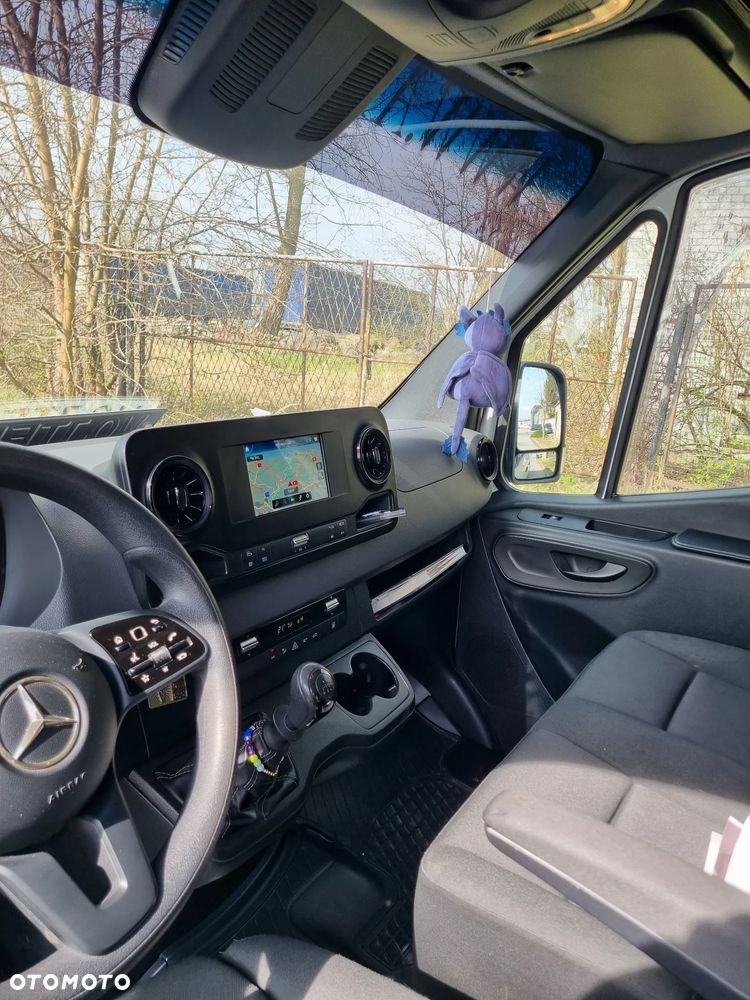 Mercedes-Benz Sprinter - 11