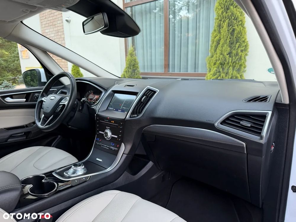 Ford S-Max 2.0 EcoBlue Titanium - 24